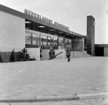 150647 Gezicht op de voorgevel van het N.S.-station Rijswijk te Rijswijk.